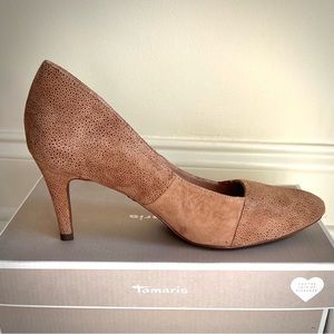 NIB! Tamaris Heart and Soul Textured Leather Pumps. Camel. 7.5M